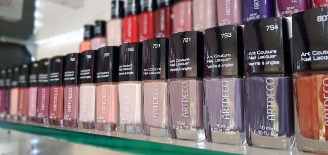  klassisch schickes Nageldesign, French Nails, in verführerischem Rot oder im Nude Look