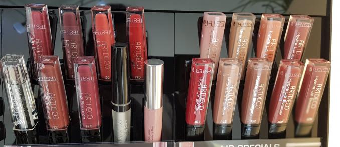  pflegen und schützen die empfindliche Lippenpartie mit hochwertigen Wirkstoffen