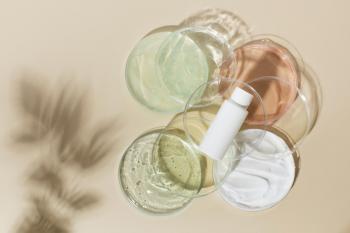 Trippel A  glätten & korrigieren eine hochdosierte Retinol-Behandlung mit hoher Verträglichkeit und intensiver Wirksamkeit. Die Linien und Fältchen werden korrigiert. Für ein glattes und deutlich verfeinertes Hautrelief