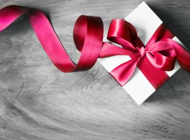 Wir verpacken Ihr Wunschprodukt oder Ihren Geschenkgutschein liebevoll 